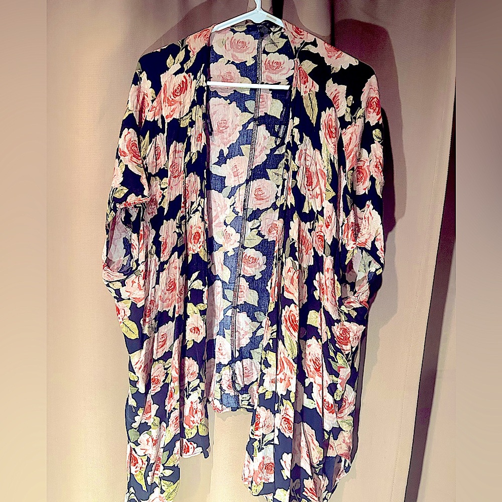 Large Women’s Forever 21 rose kimono 100% rayon
